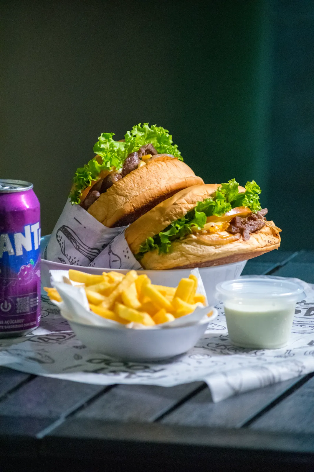 Lanches do Mastercheff com batata frita e maionese